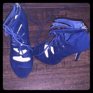 NWOT Chinese Laundry Navy Suede Heels